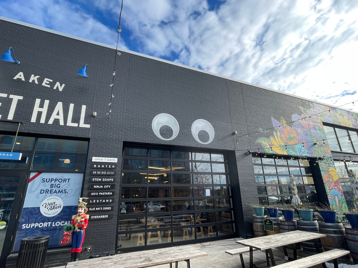 Custom printed building graphics for local children's hospital promotion – DG Creativ